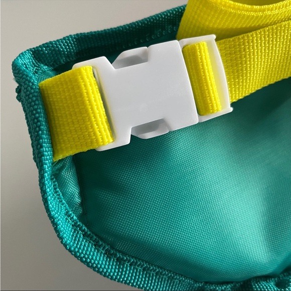 Igloo• 90s Retro Collection Fanny Pack Portable Cooler - Picture 8 of 13